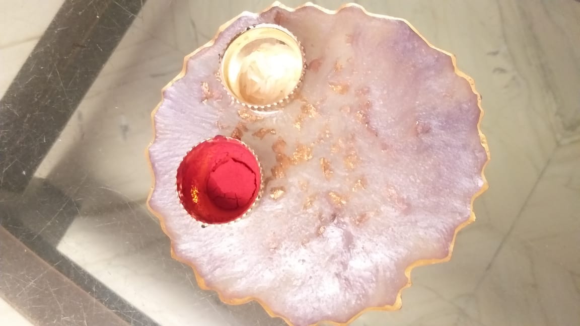 Lilac scalloped resin tray with two round red and cream accents